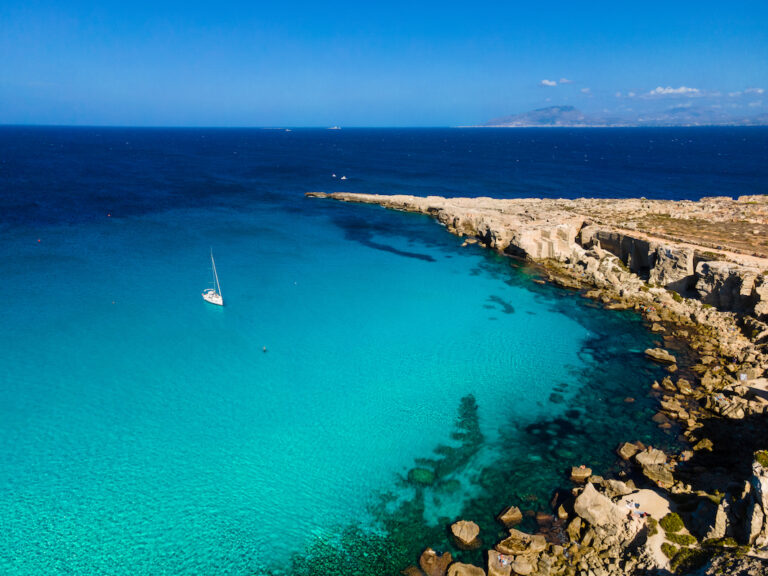 What to visit in Favignana: bays, beaches, city center | Elimi Favignana